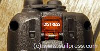 Distress-Taste im Icom IC-M91D. Es ist das erste UKW-Handfunkgerät, das einen DSC-Notruf mit GPS-Position absetzen kann.
